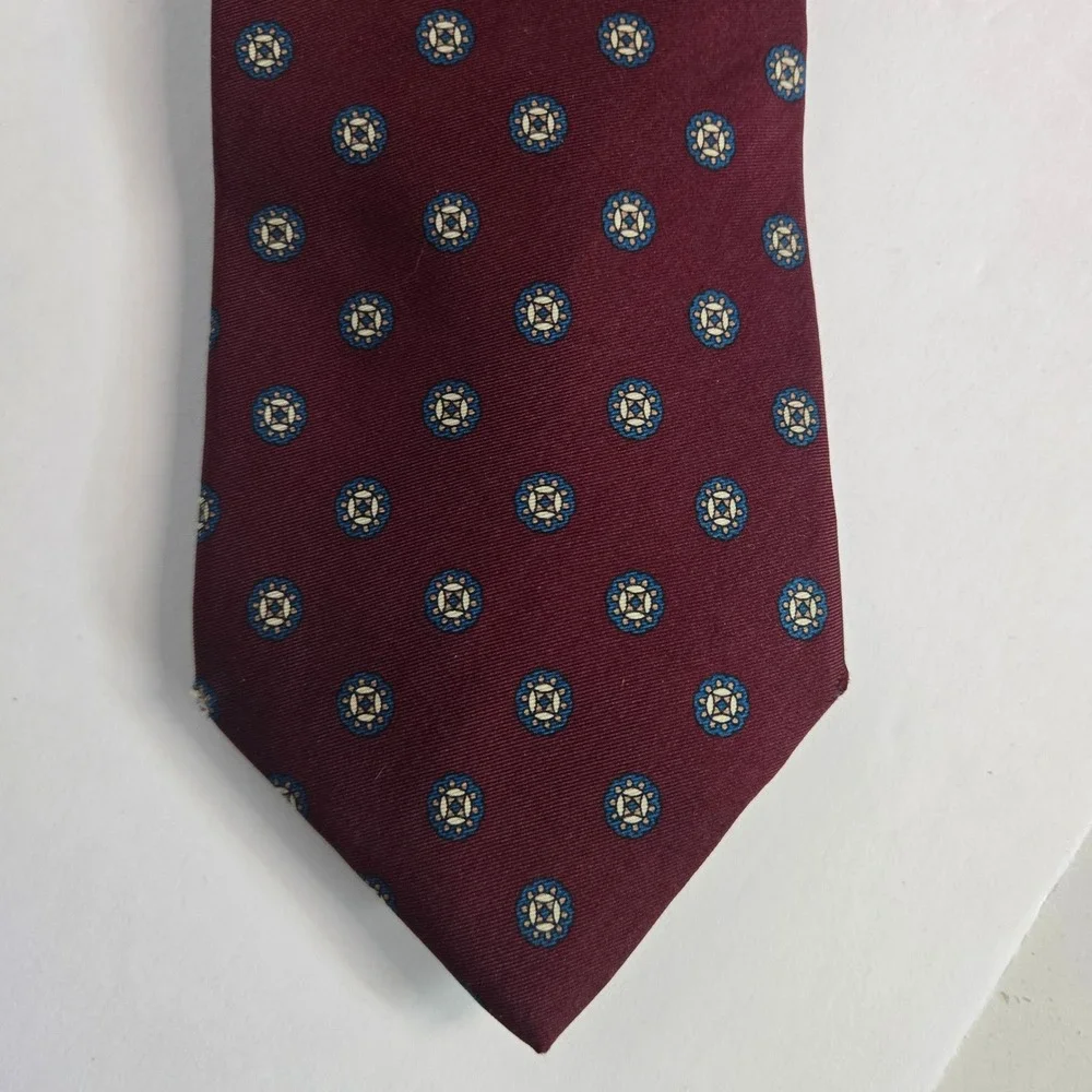 Land's End Mens Silk Tie Burgundy Red Geometric Medallion Hand Sewn Necktie